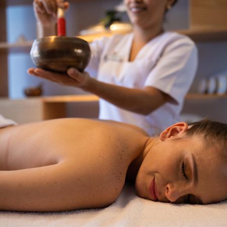 Готель Galeria Plaza Монтеррей Екстер'єр фото Singing bowl therapy