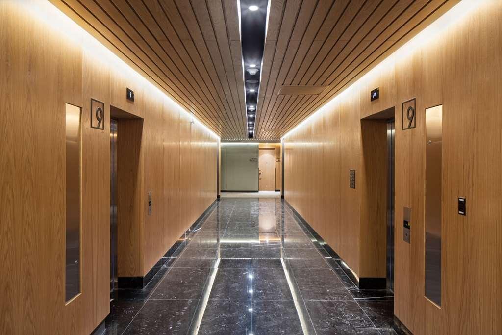Готель Galeria Plaza Монтеррей Зручності фото Corridor of the hotel
