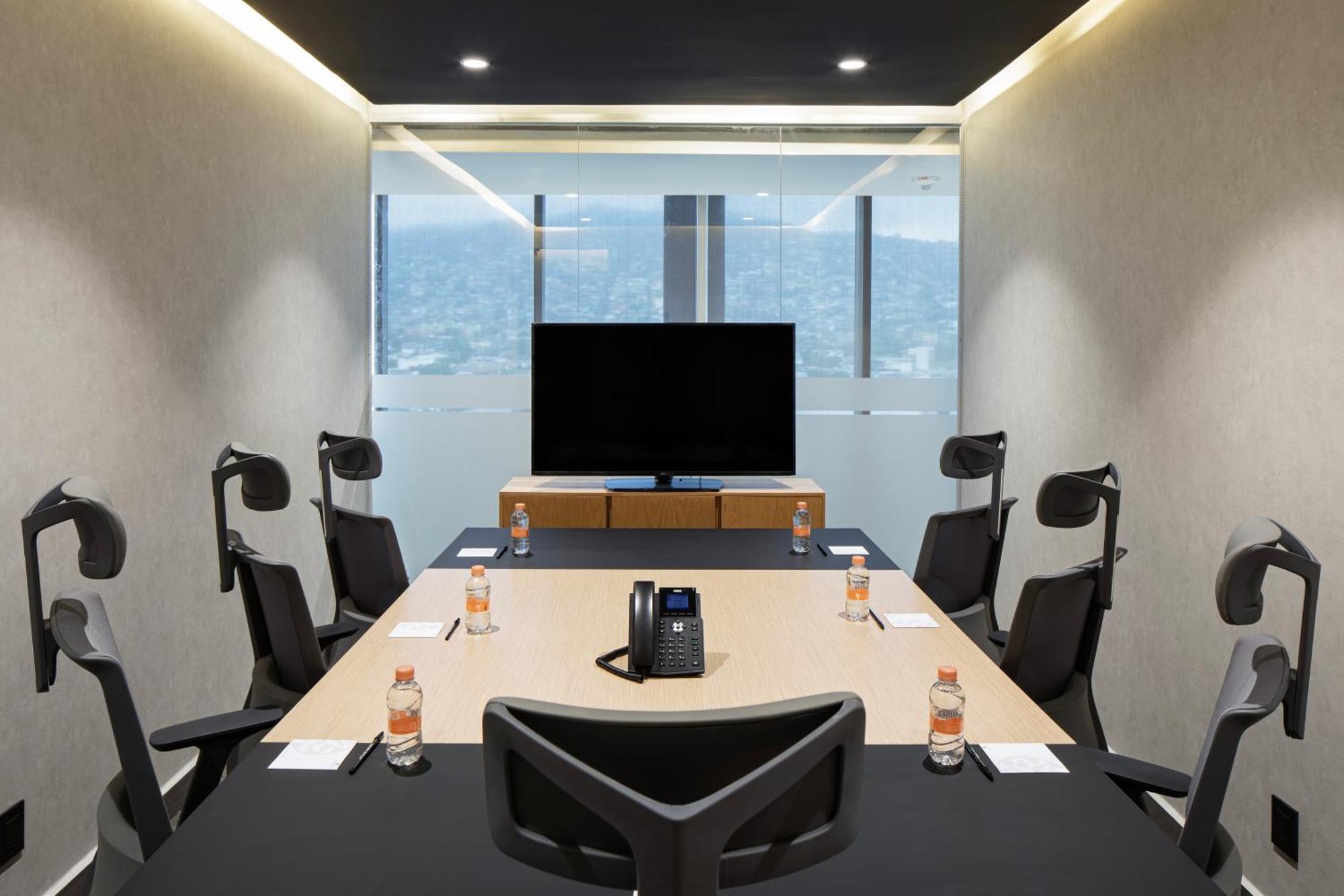 Готель Galeria Plaza Монтеррей Екстер'єр фото A typical meeting room