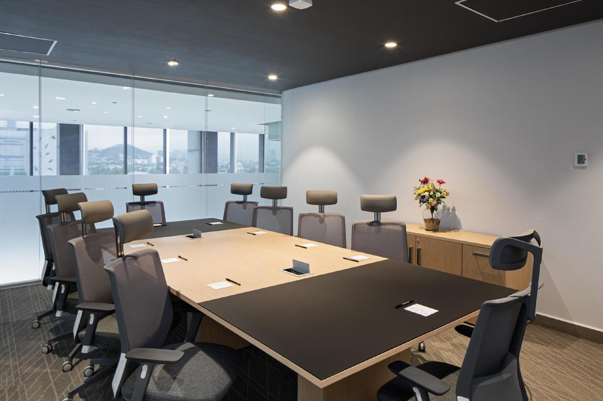Готель Galeria Plaza Монтеррей Екстер'єр фото Meeting room