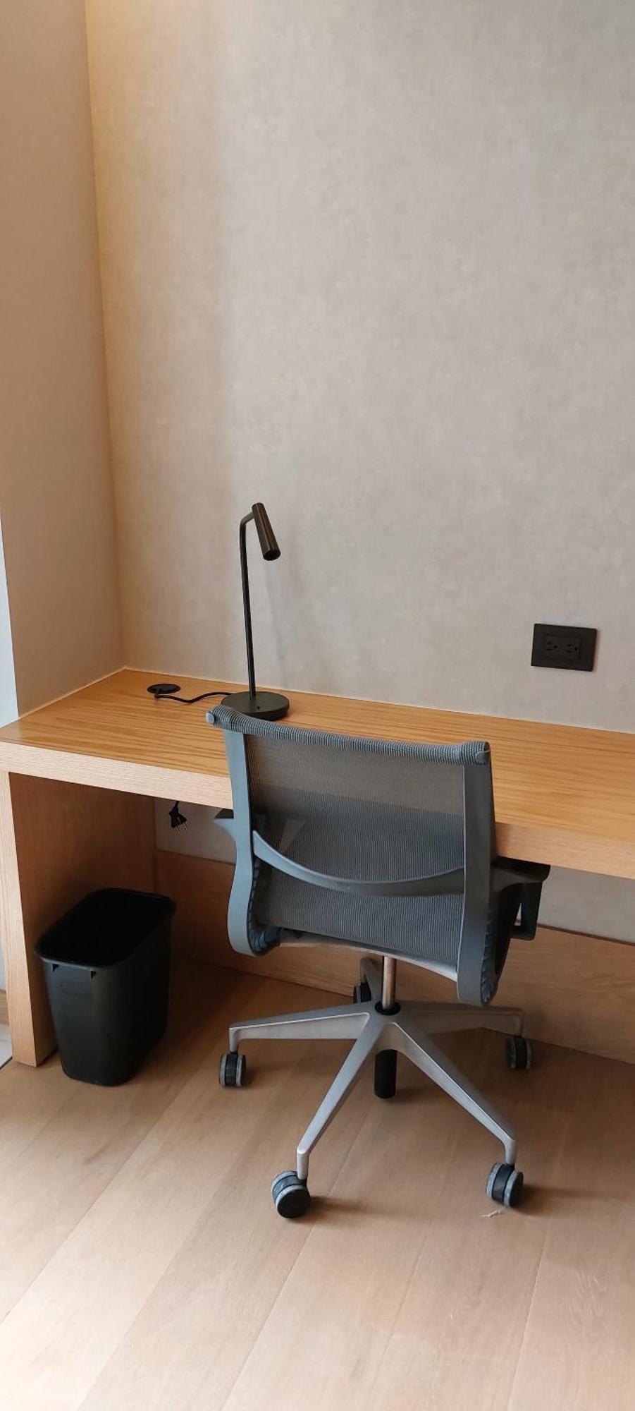 Готель Galeria Plaza Монтеррей Екстер'єр фото A desk lamp